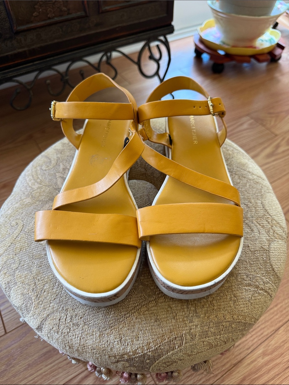 Marc Fisher Mustard Yellow Leather Platform Sandals‎ 7.5